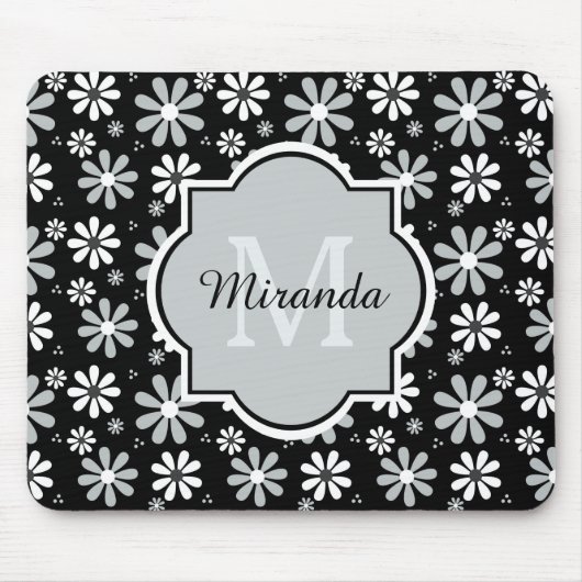 Girly Monogram Black White Daisy Flowers met naam Muismat (Voorkant)