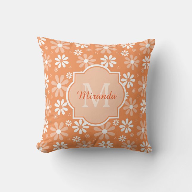 Girly Monogram Cute Oranje Daisy Flowers en Name Kussen (Voorkant)