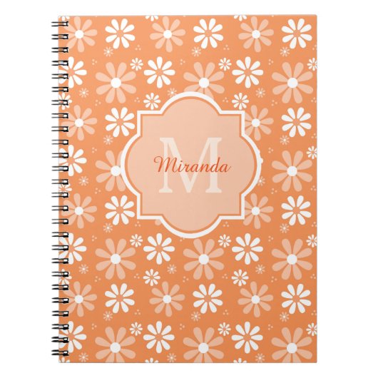 Girly Monogram Cute Oranje Daisy Flowers en Name Notitieboek (Voorkant)