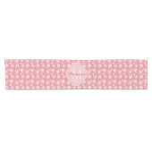 Girly Monogram Cute Pink Daisy Flowers met naam Korte Tafelloper (Horizontaal)