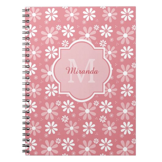 Girly Monogram Cute Pink Daisy Flowers met naam Notitieboek (Voorkant)