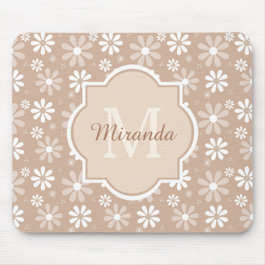 Girly Monogram Cute Tan Daisy Flowers en Name Muismat (Voorkant)