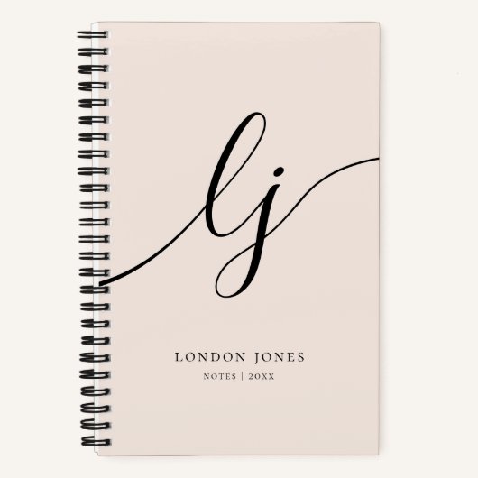 Girly Monogram Kalligrafie 2 Initialen Blush Pink Notitieboek (Voorkant)