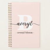 Girly Monogram Kalligrafie Initiaal Naam Blush Pin Planner (Voorkant)