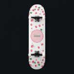 Girly Monogram schattige aardbeien met naam Persoonlijk Skateboard<br><div class="desc">Maak dit Girl Skateboard Monogram en noem je eigen door jouw tekst toe te voegen. Als u toegang wilt krijgen tot geavanceerde bewerkingsgereedschappen, gaat u naar "Deze sjabloon aanpassen" en klikt u op "Details", scrolt u naar beneden en drukt u op de link "Klik om verder aan te passen". Ideaal...</div>