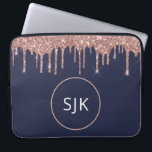 Girly Navy Blue Roos Gold Glitter Drips Monogram Laptop Sleeve<br><div class="desc">Girly Blush Pink - Roos Gold en Navy Blue Faux Glitter Drips en Sparkle Elegant Monogrammed Initialen Hoesje. Dit hoesje kan worden aangepast om uw initiaal en voornaam op te nemen.</div>