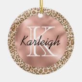 Girly Peach Brown Leopard Print Monogram Keramisch Ornament (Voorkant)