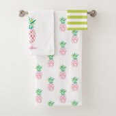 Girly Pineapples Monogrammed Bad Handdoek (Insitu)