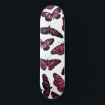 Girly Pink Black Butterflies Waterverf Pattern Persoonlijk Skateboard<br><div class="desc">Dit stijlvolle en moderne ontwerp toont zwarte, met de hand getekende vlinders gevuld met handbeschilderde roze waterverf met bessen op een eenvoudige witte achtergrond. Het is schattig, , artistiek, meisjes en origineel. Stijlvol met dit handbeschilderde en handgetekende design van de kunstenaar van La Femme, Rachel Matheney. ***BELANGRIJKE NOTA VAN HET...</div>