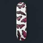 Girly Pink Black Butterflies Waterverf Pattern Persoonlijk Skateboard<br><div class="desc">Dit stijlvolle en moderne ontwerp toont zwarte, met de hand getekende vlinders gevuld met handbeschilderde roze waterverf met bessen op een eenvoudige witte achtergrond. Het is schattig, , artistiek, meisjes en origineel. Stijlvol met dit handbeschilderde en handgetekende design van de kunstenaar van La Femme, Rachel Matheney. ***BELANGRIJKE NOTA VAN HET...</div>