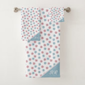  Girly Pink Blue Cute Flower Monogram Bad Handdoek (Insitu)