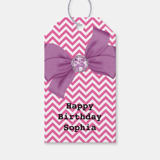 Girly Pink Chevron Jewel Paarse strik Verjaardag Cadeaulabel (Voorkant)
