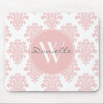 Girly Pink Damask Monogram Muismat<br><div class="desc">Roze en feminine,  dit demasistisch ontwerp is klaar om gepersonaliseerd te worden met je monogram. Ga jouw tekst in de ontwerp sjabloon in om dit muisstootkussen te personaliseren.</div>