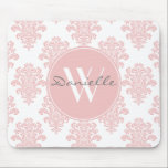 Girly Pink Damask Monogram Muismat<br><div class="desc">Roze en feminine,  dit demasistisch ontwerp is klaar om gepersonaliseerd te worden met je monogram. Ga jouw tekst in de ontwerp sjabloon in om dit muisstootkussen te personaliseren.</div>