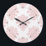 Girly Pink Damask Pattern Grote Klok<br><div class="desc">Een licht roze voddervormig ontwerp tegen een witte achtergrond. U kunt de achtergrondkleur wijzigen door de knop "Aanpassen" te selecteren en een andere kleurachtergrond te selecteren.</div>