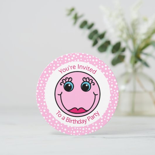 Girly Pink Emoji Face Birthday Party Invitation Kaart (Staand voorkant)