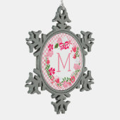 Girly Pink Floral Wreatalized Monogram Tin Sneeuwvlok Ornament (Links)