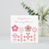 Girly Pink Flowers Aangepaste verjaardagsuitnodigi Kaart (Staand voorkant)