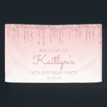 Girly Pink Glitter Drip 16th Birthday Party Spandoek<br><div class="desc">Welkom gasten met deze chic,  meisjes zestiende verjaardagsbanner,  met een lichtroze faux glitter drip border en een roze ombre background. Personaliseer het met haar naam in het donkere handschrift van het roos,  met de verjaardag en de datum hieronder in het roos sans serif doopvont.</div>
