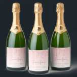 Girly Pink Glitter Drip 21st Birthday Party Sparkling Wijnetiket<br><div class="desc">Deze chique,  meisjesachtige 21e verjaardag mousserende wijnflesetiketten zijn voorzien van een fonkelende roze faux glitter druppelrand en roze ombre achtergrond. Personaliseer ze met haar naam in roos handschrift,  met haar geboortedatum en datum hieronder in roos sans serif lettertype.</div>