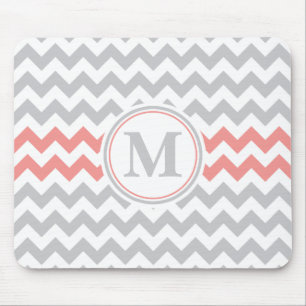 Girly Pink Gray Chevron Pattern met Monogram Muismat