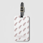 Girly Pink Monogram Feathers Pattern Bagagelabel (Voorkant (verticaal))