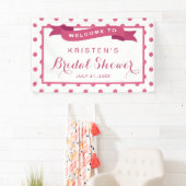 Girly Pink Polka Dots Ribbon Vrijgezellenfeest Spandoek (Insitu)