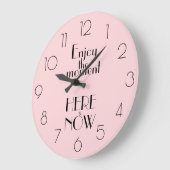 Girly Pink Quote GENIET HET MOMENT HIER EN NU Grote Klok (Hoek)