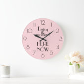 Girly Pink Quote GENIET HET MOMENT HIER EN NU Grote Klok (Huis)