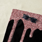 Girly Pink Rose Gold Glitter Sparkle Drips Zwart Strandlaken (In situ)