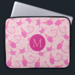 Girly Pink Slank Cat Pattern Monogram Laptop Sleeve<br><div class="desc">Roze kattenpatroon met optioneel monogram.</div>