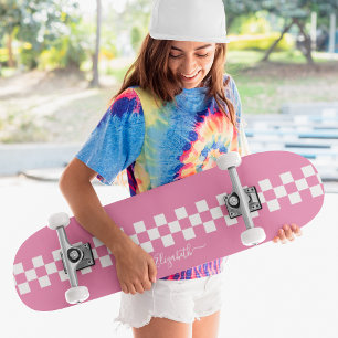 Girly Pink White Gecontkered Racing Flag Monogram Persoonlijk Skateboard