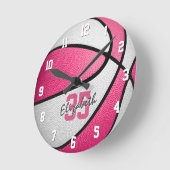 girly pink white personalized basketball ronde klok (Hoek)