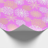 Girly Pink Winter Snowflakes Patroon Kerstmis Cadeaupapier (Hoek)