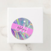 Girly Rainbow Holografische Iridescent Monogram Na Bedankjes Labels (In situ)