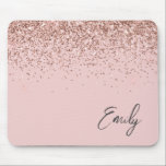 Girly Roos Gold - Blush Pink Glitter Monogram Muismat<br><div class="desc">Roos Goud - Blush Pink Sparkle Glitter Borhed Metal Monogram Name and Initiaal Mousepad (muispad). Dit maakt de perfecte liefhebbende 16 verjaardag,  bruiloft,  vrijgezellenfeest,  verjaardagsdag,  baby shower of vrijgezellenfeest voor iemand die van luxe glam en stijl houdt.</div>