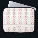 Girly Roos Gouden Folie Tribal Arrows Monogram Laptop Sleeve<br><div class="desc">Girly Roos Gold Foil Tribal Pattern Monogram Laptop Sleeve. Eenvoudig aan te passen met tekst,  lettertypen en kleuren. Creëer door Zazzle pro designer BK Thompson © exclusief voor Cedar en String; neem contact met ons op als u hulp nodig heeft bij het ontwerp.</div>