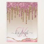 Girly Roos Gouden Glitter Drips Ombre Monogram 202 Planner<br><div class="desc">Moderne, girly roos gouden glitter druipt op goudzandbruin witte ombre achtergrond spiraal 2021 afspraak boek en planner. Dit ontwerp is voorzien van blush roze roségoud en donkergele goudkleurige glitterdruppels op goudzandbruine witte ombre achtergrond met naam en monogram tekst sjabloon. Aan de onderkant blozen roze agaat geode met een klein gouden...</div>