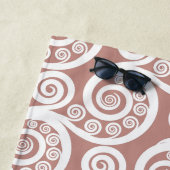 Girly Rosy-Brown Koru Fern Frond Beach Towel Strandlaken (In situ)