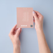 Girly roze elegante moderne girly prijs QR code Flyer (Hand)