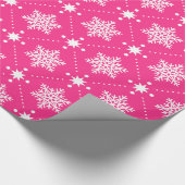 Girly Roze en witte sneeuwvlokken kerstpatroon Cadeaupapier (Hoek)