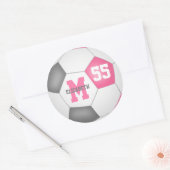 Girly roze grijs voetbal gepersonaliseerd ronde sticker (Envelop)