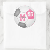 Girly roze grijs voetbal gepersonaliseerd ronde sticker (Tas)