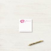 Girly roze lippen met monogram post-it® notes (Op bureau)