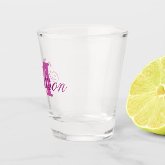 Girly roze monogram en naam shot glas (Rechts)