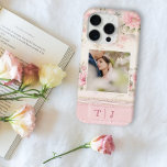 Girly Roze Rozen w / Foto & Monogram iPhone 15 Pro Case<br><div class="desc">Zeer  en vrouwelijk ontwerp met vierkante fotosjabloon en twee-initialen monogram tekstvelden op een delicate pastel roze girly roos.</div>