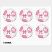 Girly roze wit voetbal gepersonaliseerd ronde sticker (Vel)