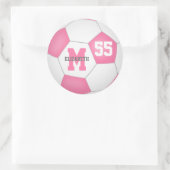 Girly roze wit voetbal gepersonaliseerd ronde sticker (Tas)