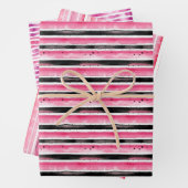 Girly roze wit zwart strepen inpakpapier vel (In situ)