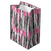 Girly Roze Wit Zwart Zebra Strepen Medium Cadeauzakje (Voorkant Gekanteld)